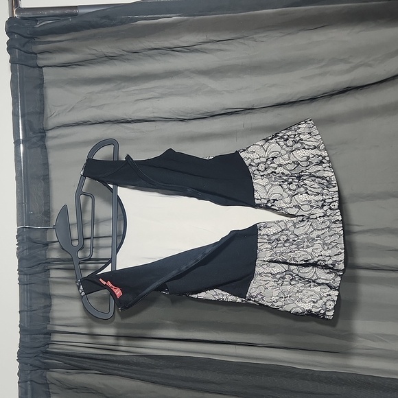 Black Lace A-Line Formal Top by Elle – Size Small - Picture 7 of 8